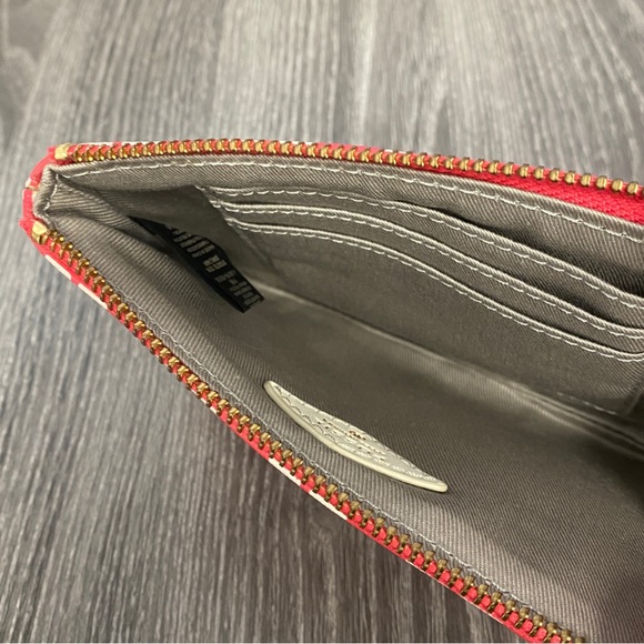 Fossil wristlet wallet- Pink and white - Picture 6 of 10